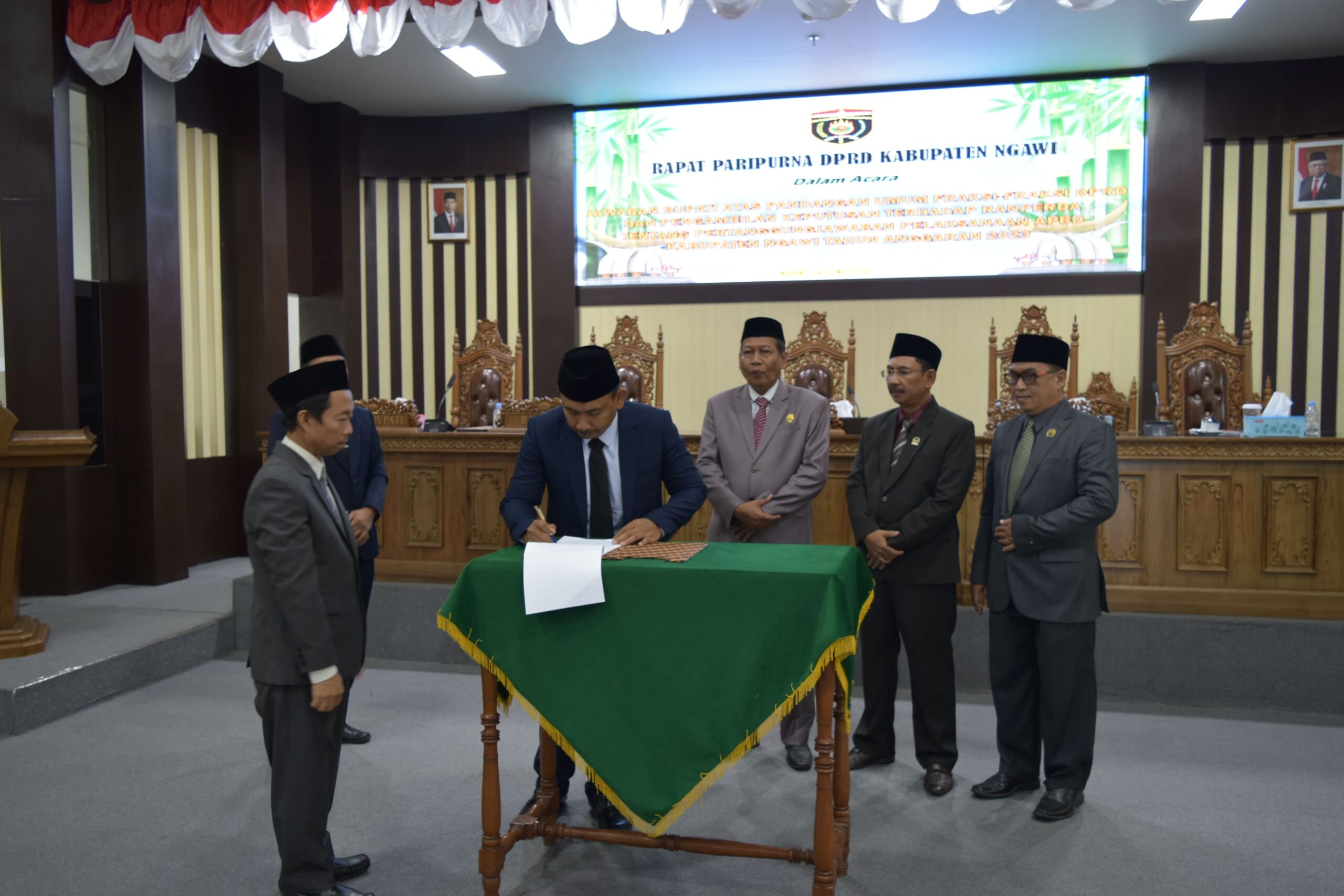 Rapat Paripurna Atas Pandangan Umum Fraksi – Fraksi DPRD dan Pengambilan keputusan Terhadap Ranperda Tentang Laporan Pertanggungjawaban Pelaksanaan APBD Kabupaten Ngawi Tahun Anggaran 2023